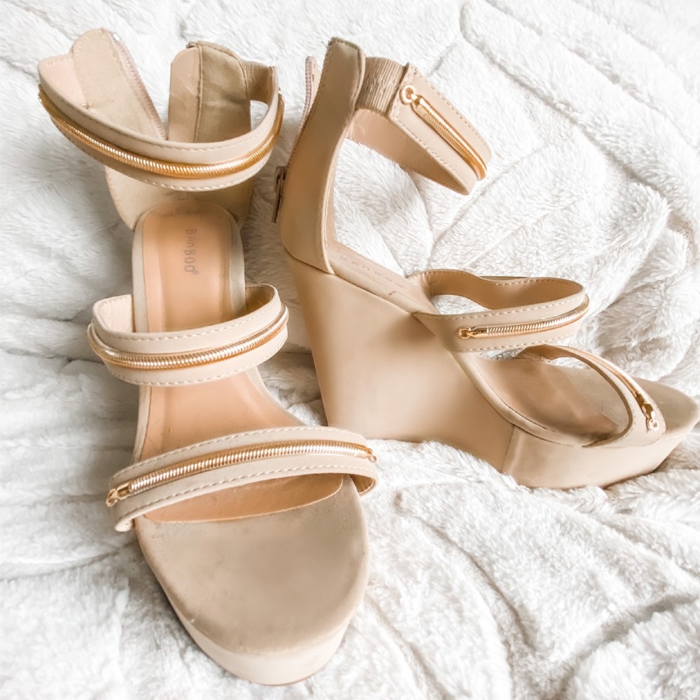 Nude wedges